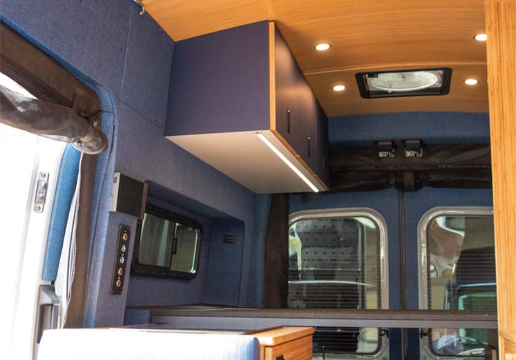 Kats-kitchen-van-bed Kats-kitchen-van